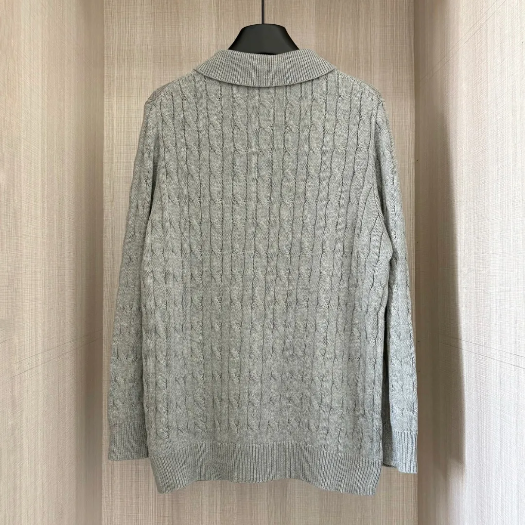 P230 RALPH LAUREN Ralph Lauren six-color classic small label embroidered polo collar long-sleeved buttoned pullover knitted sweater tops for men and women. Six colors. Colors: white, black, navy blue (red label), gray, khaki, navy blue (white label). Size: S M L XL. Material: cotton. Weight: 700g.